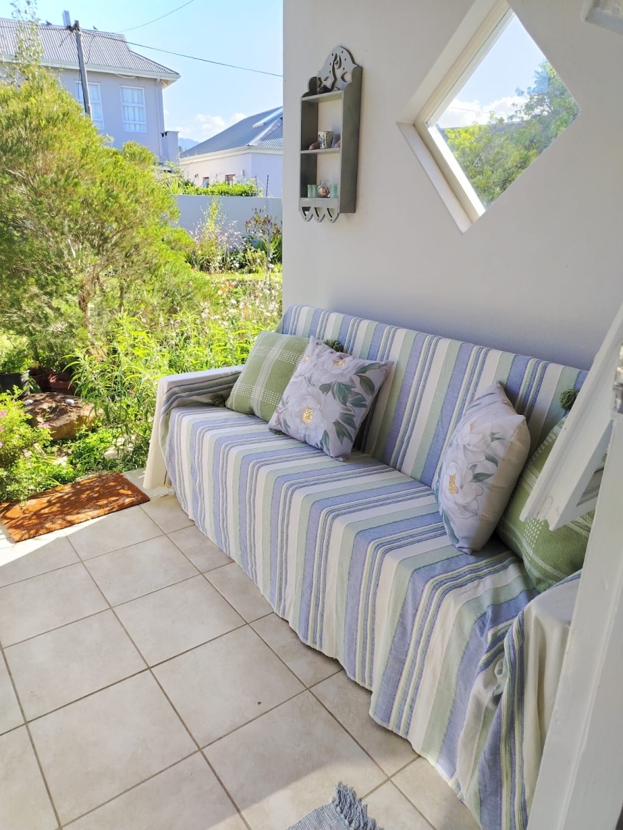 2 Bedroom Property for Sale in Sandbaai Western Cape